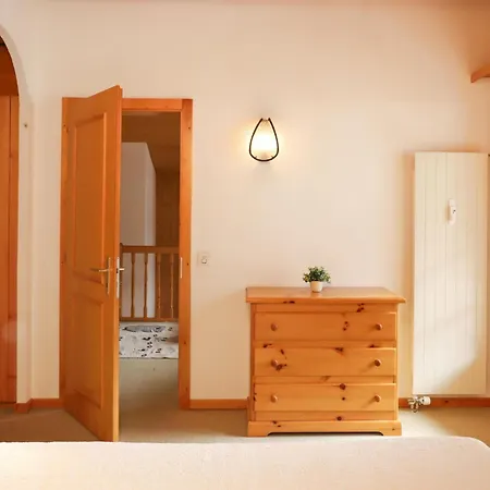 Colline 8 By Interhome שמפקס